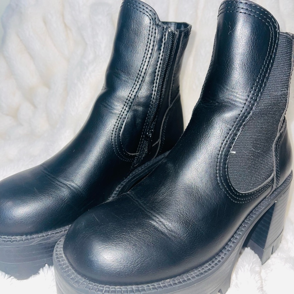 Chunky boots 👢✨